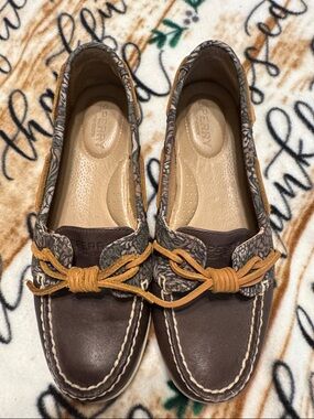 Sperry Topsiders. 6.5 med. Excellent cond.